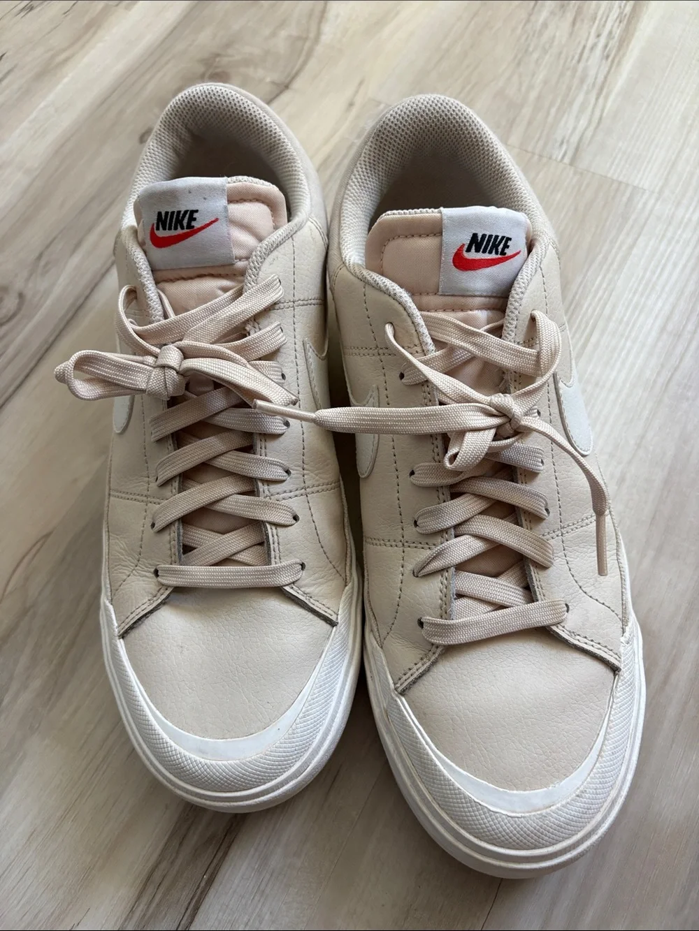 Nike court legacy beige and white
